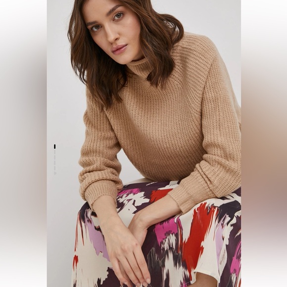 NWT Knitted oversize women's sweater beige color size XS - Picture 5 of 6